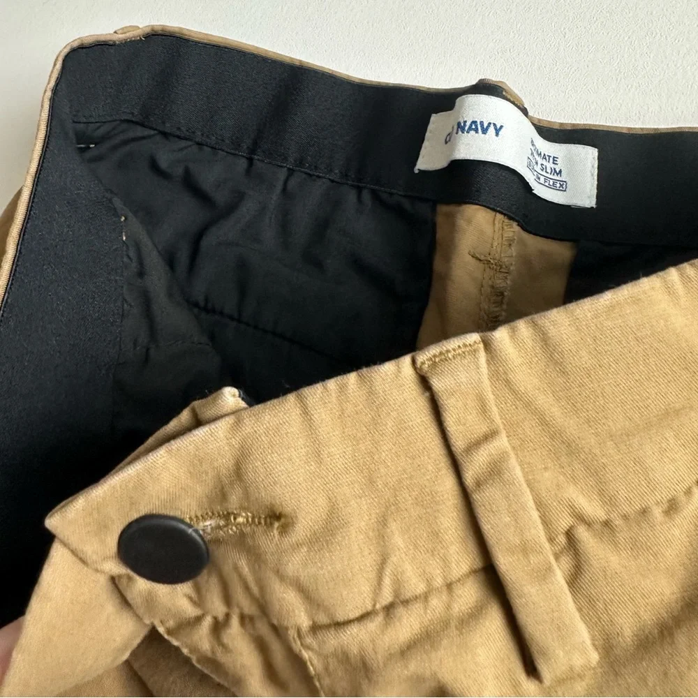 Old Navy Men's size 30 ultimate tech, slim fit shorts, built-in flex, dark khaki